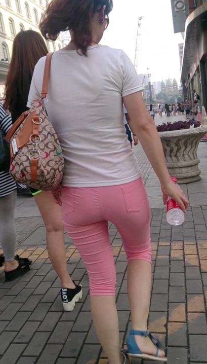 [SP-472NX]街拍金枝玉叶的粉红色紧身裤窈窕美女